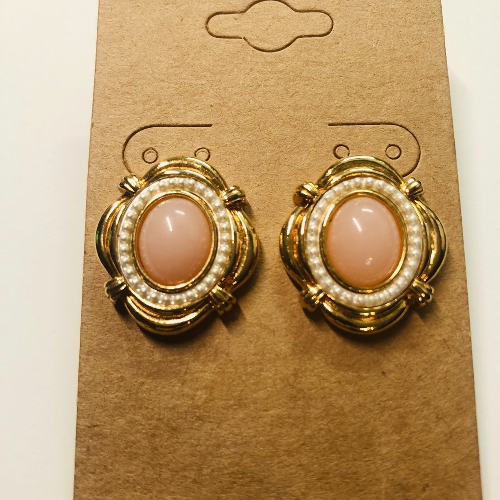 Vintage Avon Pink and Faux pearl earrings